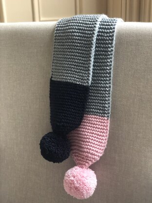 Pom Pom child scarf