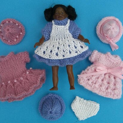 HMC18 Dresses for a girl doll of 4 inches tall in the dolls house