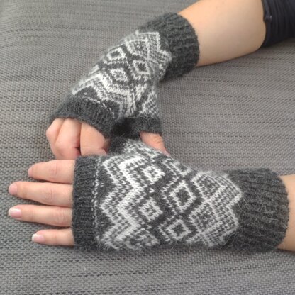 Supersoft Alpaca Geometric Mitts