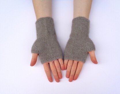 Graceful Fingerless Gloves