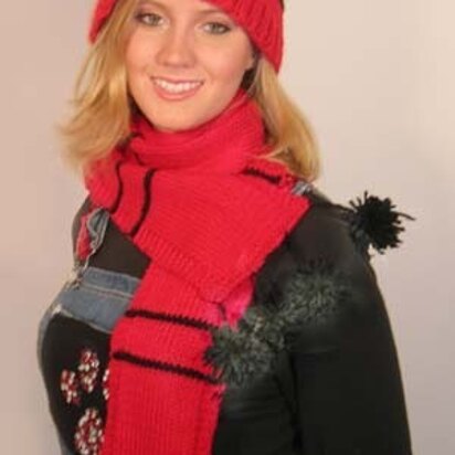 Pom-pom Spirit Scarf in Lion Brand Wool-Ease