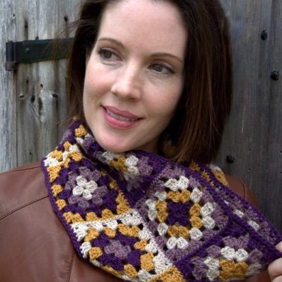 Granny Square Cowl in Plymouth Yarn Galway Sport - F594