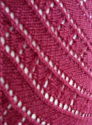 K844-Precious Ruby Cowl