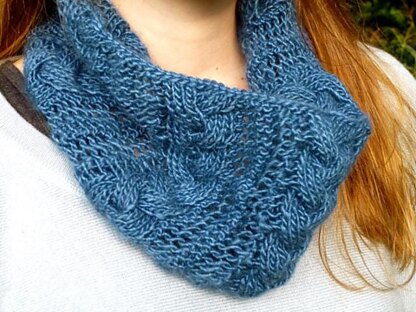 Reversible Cabled Cowl in Two Sizes #701