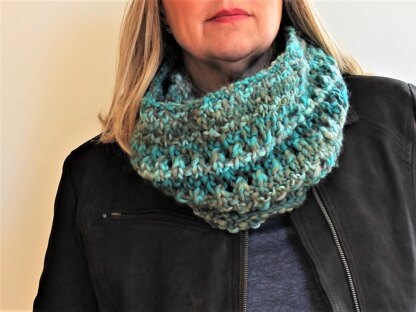 Mottled Green Cowl