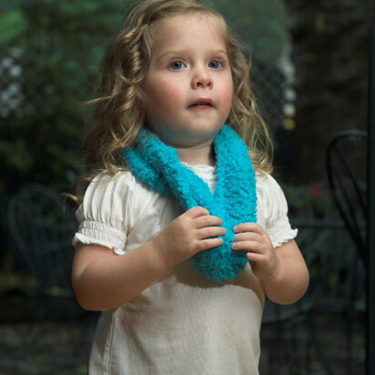 Kid’s Cowl in Plymouth Yarn Adore - F435 - Downloadable PDF