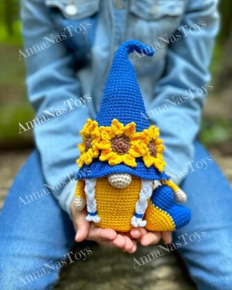 Patriotic gnome of Ukraine (girl)