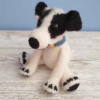 Reggie the Rough Haired Jack Russell - UK Terminology - Amigurumi