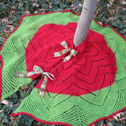 Dressing up the Tree, Christmas Tree Skirt