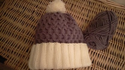 Beehive chunky cable hat