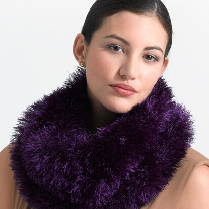 Cushy Fur Cowl in Lion Brand Fun Fur - L0734B