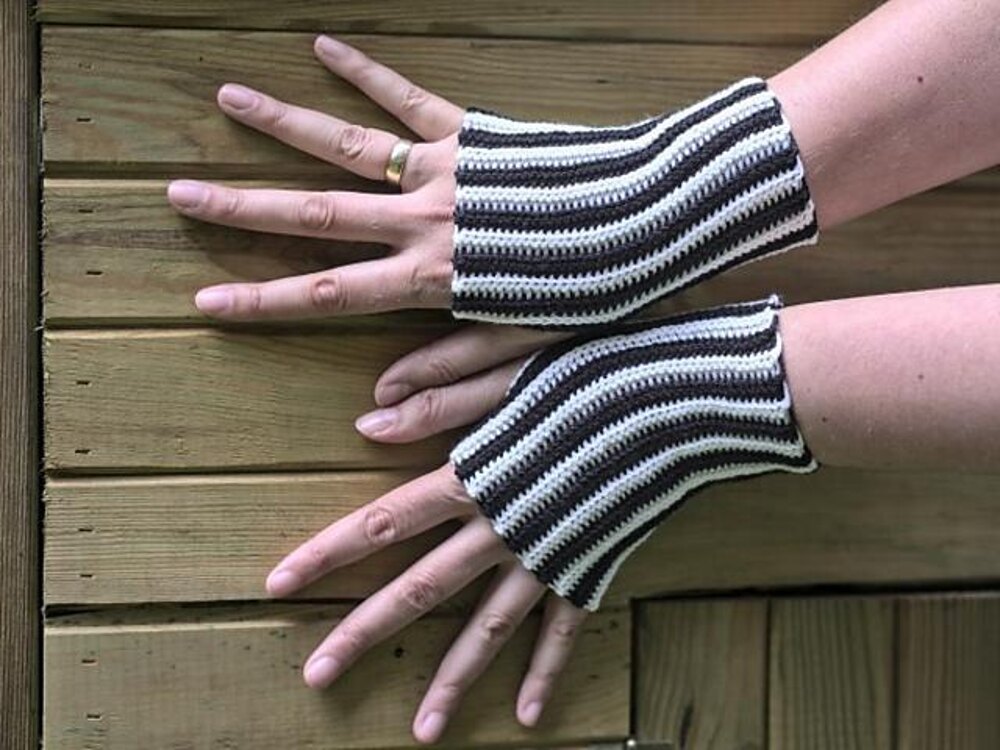 Granny Square Stripes Fingerless Gloves