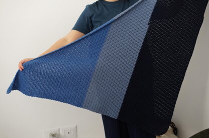 Single crochet tricolor shawl