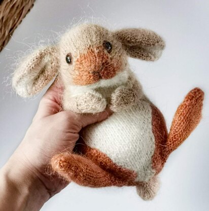 Knitting rabbit