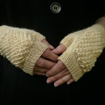 Bearberry fingerless gloves