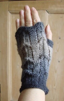 Lacy wavy fingerless mitts