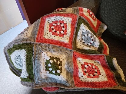 Daisy Granny Square Blanket