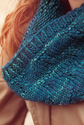 Boundless Textured Hat & Cowl Set in SweetGeorgia Superwash Six - Downloadable PDF