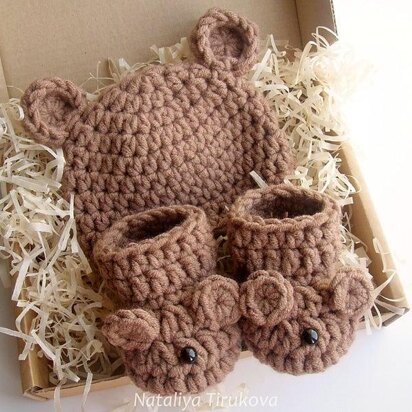 Bear Baby Hat and Booties Set