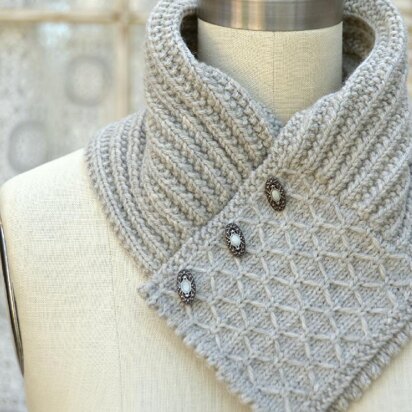 Quilted Lattice Ascot - knitting pattern