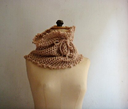 Crochet Cowl with Tie