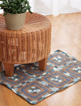 Luxurious Rug in Bernat Handicrafter Cotton Solids