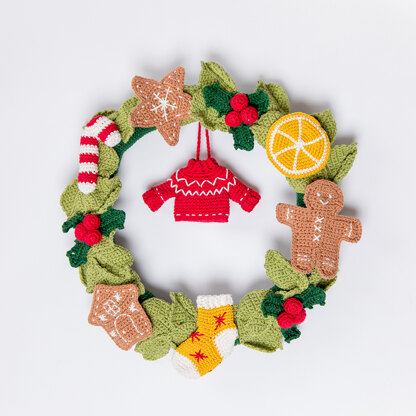 Gingerbread Christmas Wreath - Free Christmas Decorations Crochet Pattern in Paintbox Yarns Cotton DK