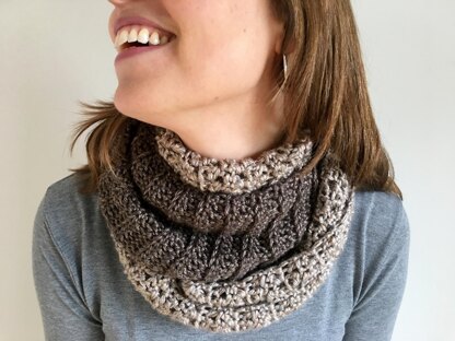 Easy Crochet Cowl Pattern:Half-N-Half Cowl