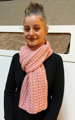 Easy Crochet Scarf Pattern for Women: Pink-Is-Pretty Scarf