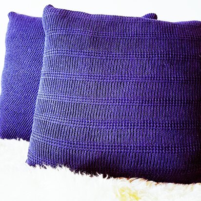 Tweedledee Pillow - English