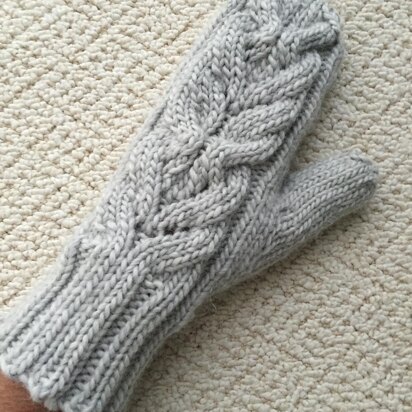 Heartflower Cabled Mittens