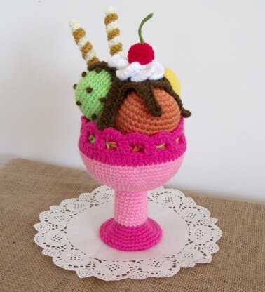 Ice Cream Sundae Amigurumi