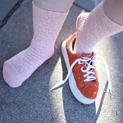 Pinky Swear Socks - knitting pattern