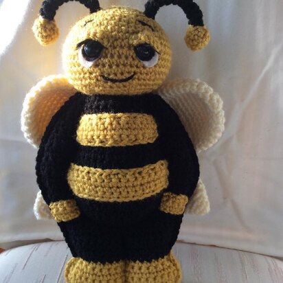 FeeBee the Bumble Bee crochet pattern