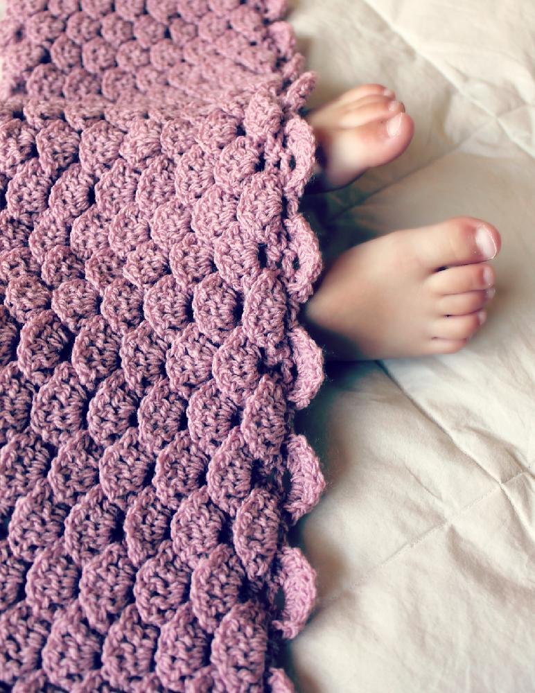 Petal stitch baby online blanket