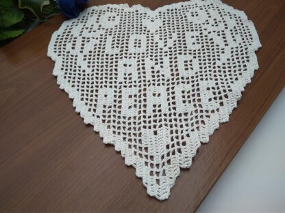 LOVE AND PEACE Filet Doily