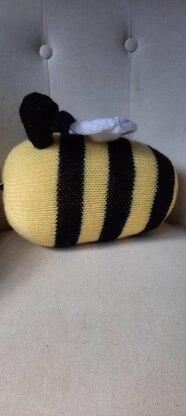 Bonnie the Bumble Bee Knitting Pattern