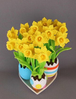 Crochet pattern Easter decoration with Easter eggs and daffodils