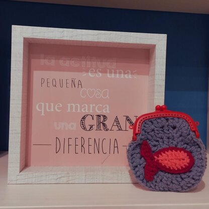 Wallet with crocheted applications (2 models)