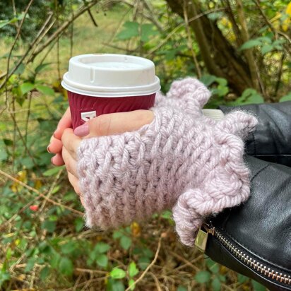 Cosy Ruffle Mitts