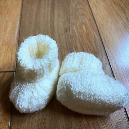 Basic Booties Knitting pattern by Adeline Too | LoveCrafts