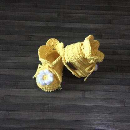 Daisy Baby Cardigan Hat and Booties Set