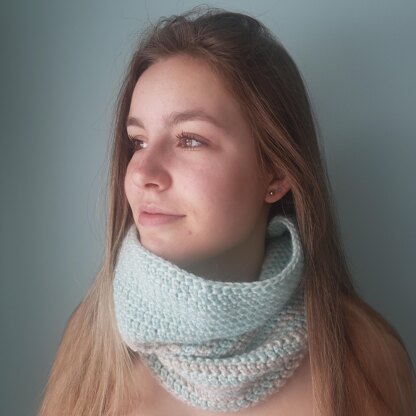 Cloudy crochet cowl