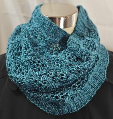 Chain Link Cowl