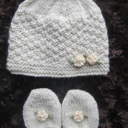 BABY CASHMERE HAT AND MITTENS