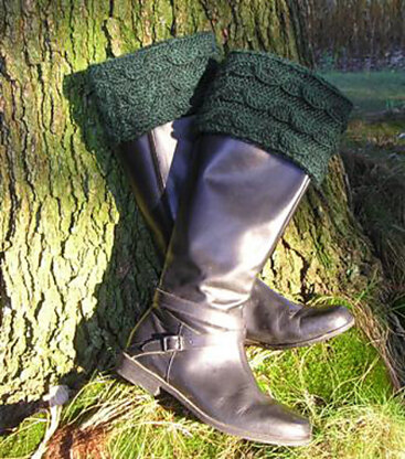 Wavy Cable Boot Toppers in Manos del Uruguay Clasica Wool Semi-Solid