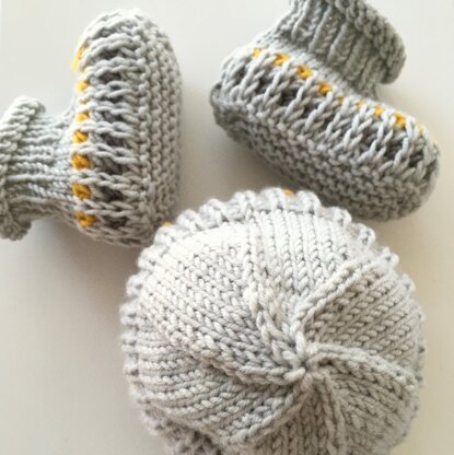 tuck stitch booties and hat