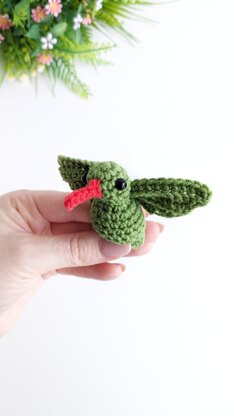 Crochet hummingbird pattern, easy crochet amigurumi bird pattern, crochet keychain pattern