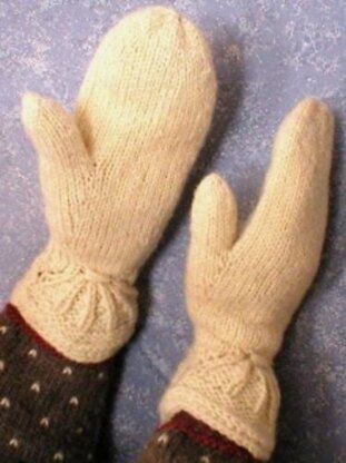 Alsacian Scallops Mittens & Scarf