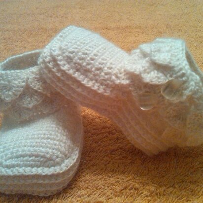 Crocodile Stitch Baby Booties